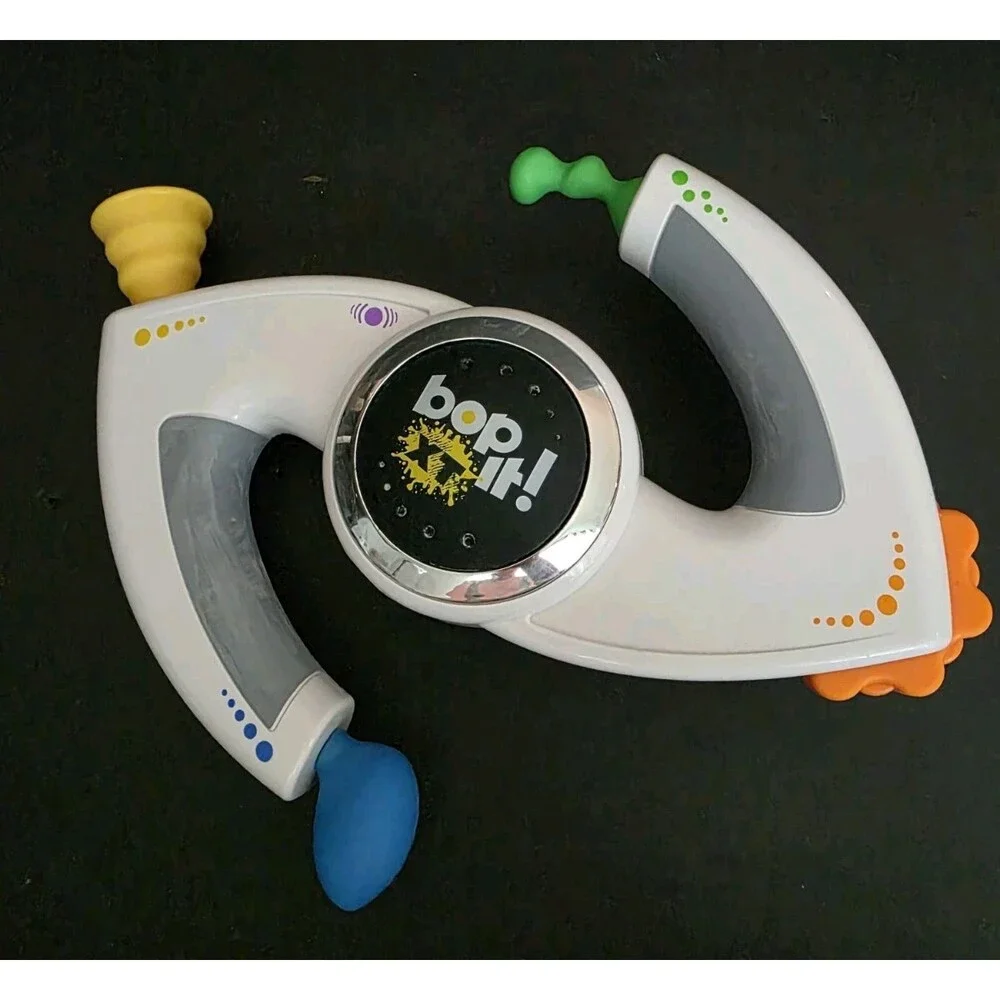 Bop It XT Handheld Electronic Talking Reflex Game Hasbro 2010 White Tested Works